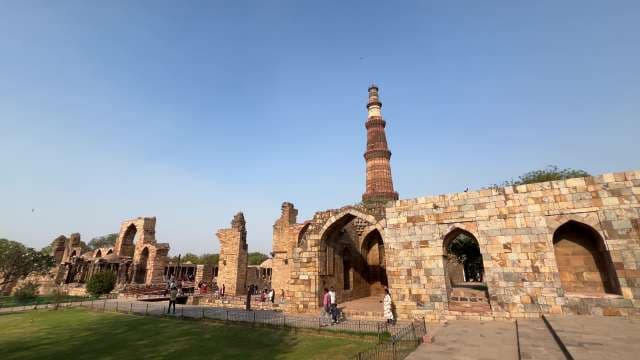 Explore the Majestic Qutub Minar and Its Historic Complex