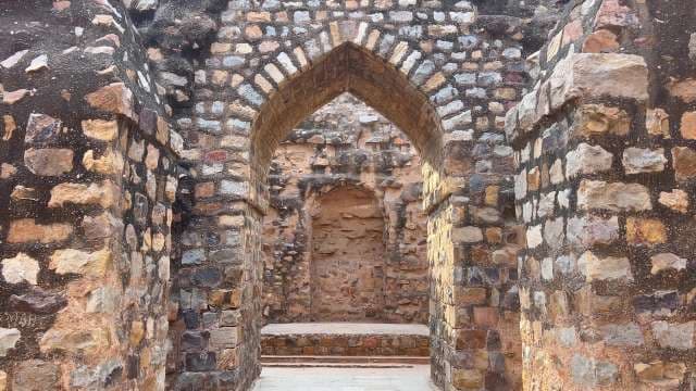 Ancient Stone Archway Architecture in Historical Ruins