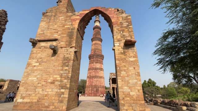 Qutb Minar Framed by Historic Arch in Delhi