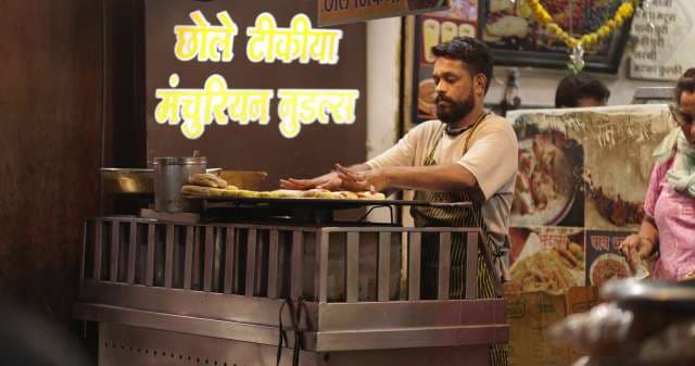 Street Food Vendor Prepares Chole Tikkiya in Indore Market