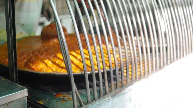 Street Vendor Prepares Authentic Indian Curry on Tawa