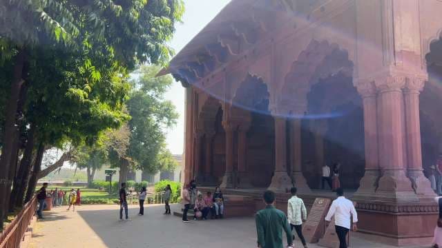 Exploring the Red Fort: Iconic Mughal Architecture in Delhi