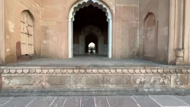 Exploring Mughal Arches at Humayun's Tomb, Delhi