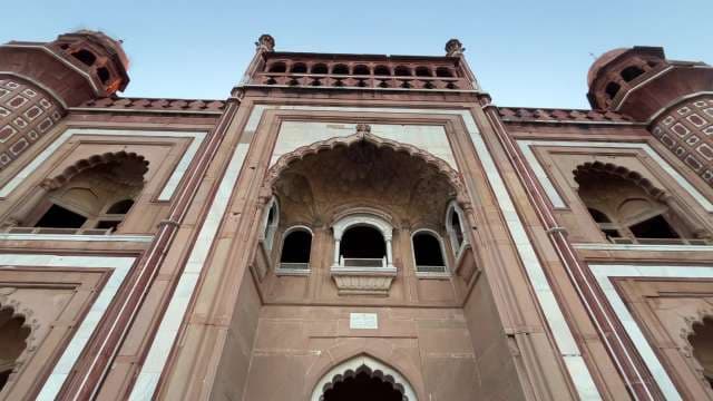 Stunning Mughal Archway of Safdarjung Tomb in Delhi