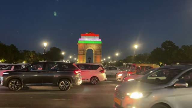 Busy Night Traffic at Illuminated India Gate in Delhi