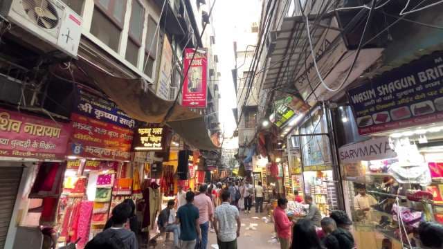 Vibrant Shopping and Street Life in Delhi's Chandni Chowk Market