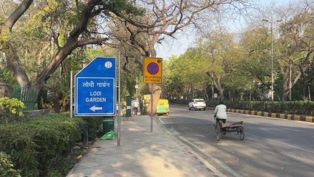 Lodi Garden Entrance: Tranquil Urban Oasis in Delhi