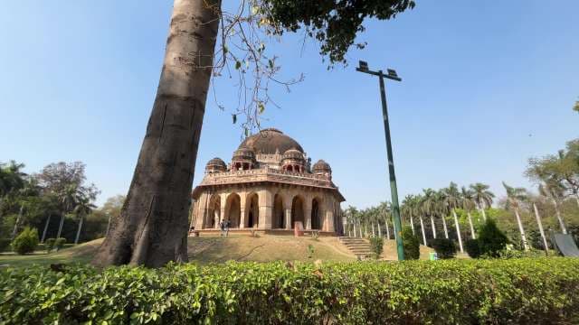 Exploring Historic Tombs in Delhi’s Lodi Gardens