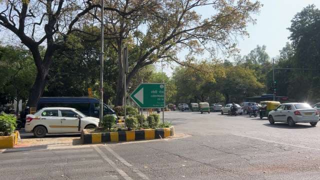 Bustling Traffic at Lodi Road Intersection in New Delhi