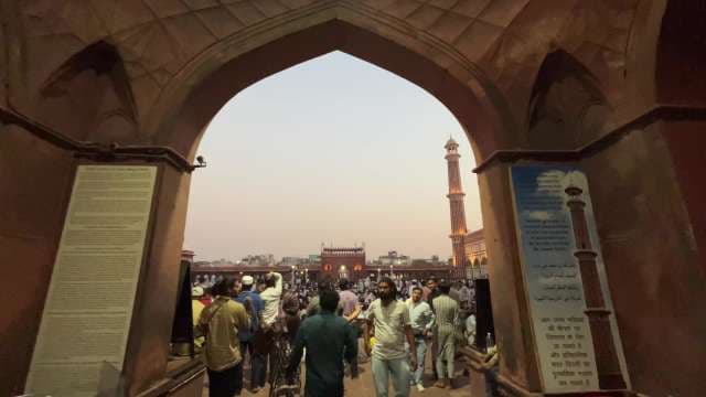 Evening Gathering at Jama Masjid, Delhi’s Iconic Mosque