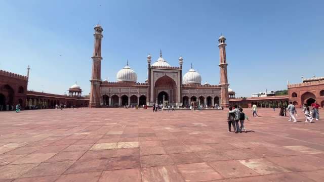 Exploring Jama Masjid: Delhi's Majestic Mughal Mosque Courtyard