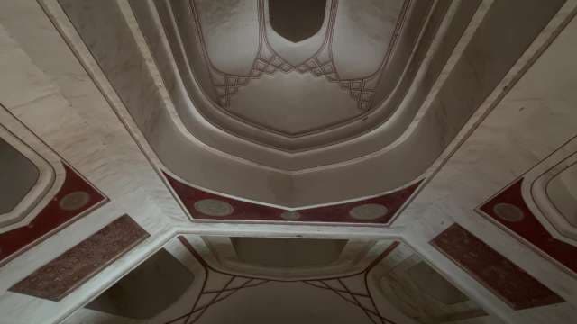 Intricate Mughal Ceiling Art in Humayun’s Tomb, Delhi