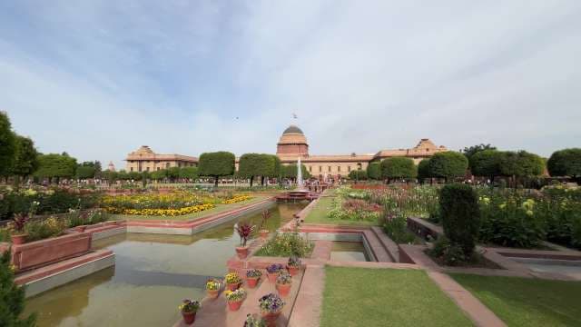 Rashtrapati Bhavan and Mughal Gardens in Full Bloom, New Delhi