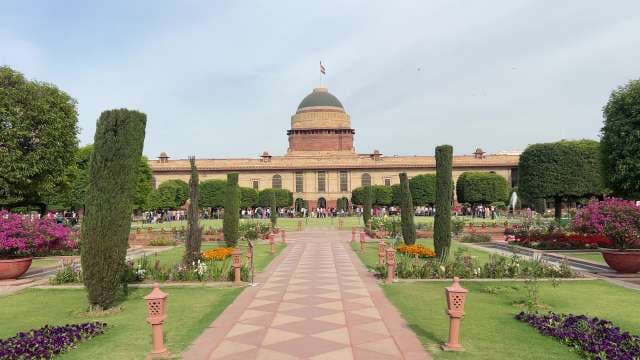 Explore Rashtrapati Bhavan and Gardens in New Delhi