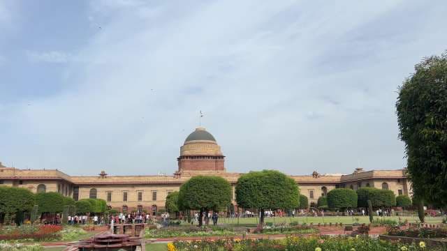 Exploring Rashtrapati Bhavan and Amrit Udyan Gardens in Delhi
