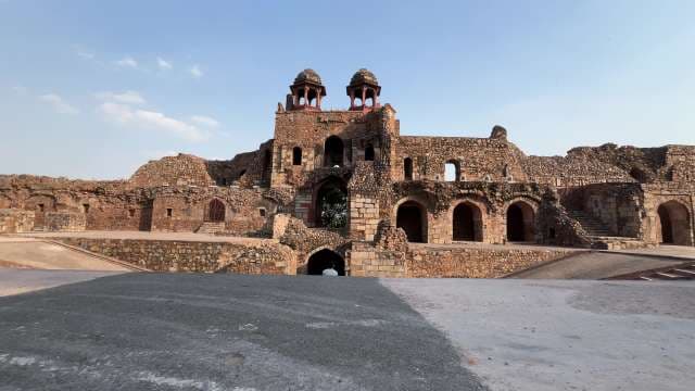 Exploring the Historic Ruins of Purana Qila in Delhi
