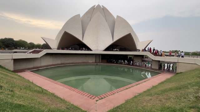 Lotus Temple Delhi: Stunning Modern Architecture and Spiritual Landmark