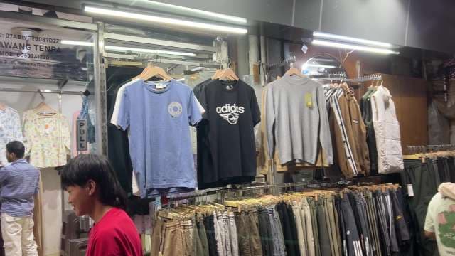 Trendy Streetwear Shopping at Majnu Ka Tilla Market Delhi