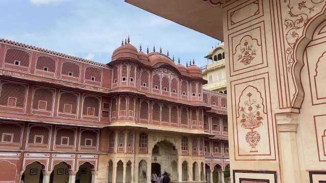 Exploring the Ornate Courtyard of Jaipur City Palace