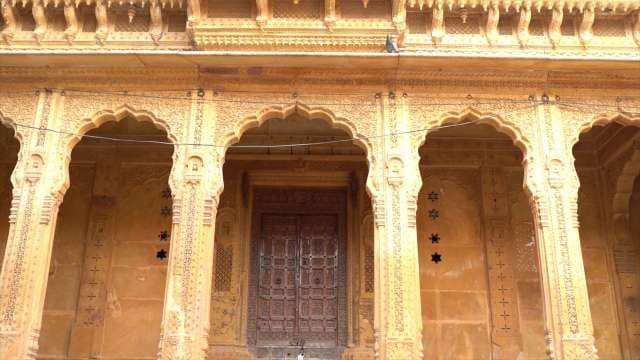 Majestic Jaisalmer Fort: Golden Arches and Heritage Entryway