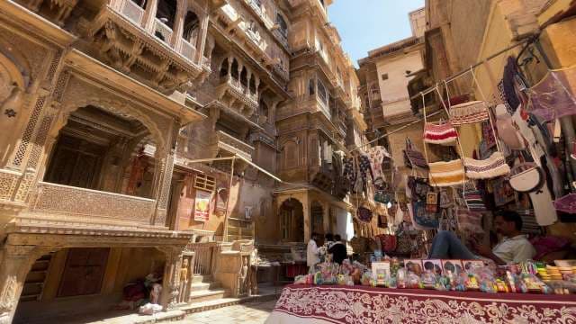 Exploring Jaisalmer's Vibrant Street Market and Historic Havelis