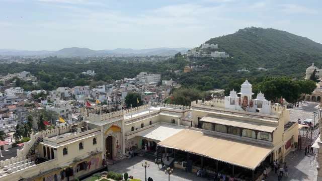 Panoramic View of Udaipur City Palace and Surrounding Landscape
