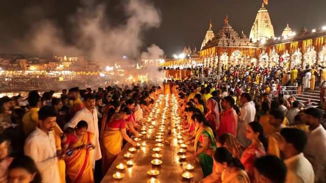 Diwali Celebrations at Varanasi Ghats: Festival of Lights in India