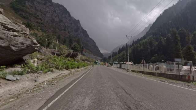 Thrilling Drive on Treacherous Himalayan Mountain Road