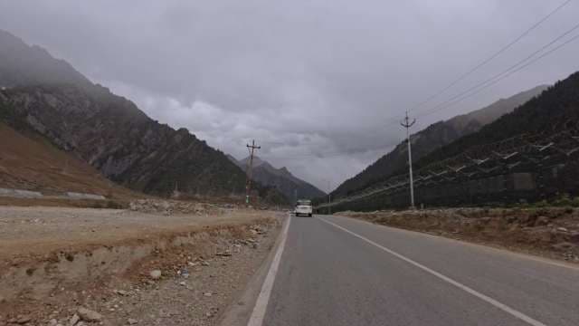 Thrilling Drive on Deadly Himalayan Mountain Roads