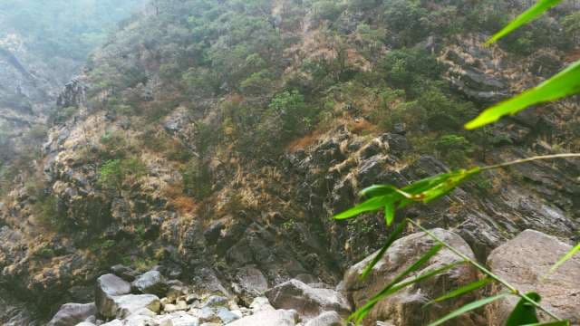 Mountain Canyon Gorge: Stunning Natural Rock Formation