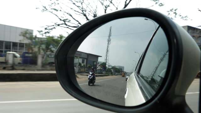 Side Mirror Reflection of Traffic Following on an Urban Road