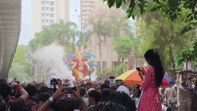 Ganesh Chaturthi Festival Celebration with Large Crowd in Mumbai