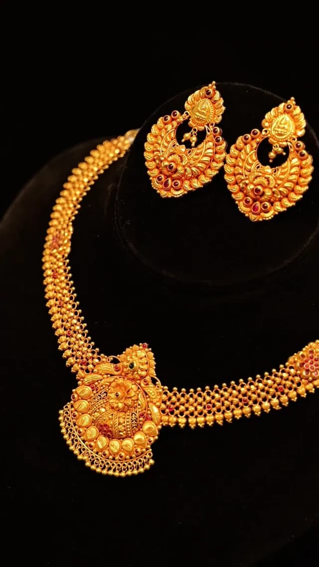 Exquisite Traditional Indian Gold Necklace and Earrings Jewelry Set